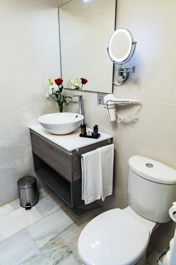 Betis 7 Luxury Boutique Apartments Севілья Екстер'єр фото