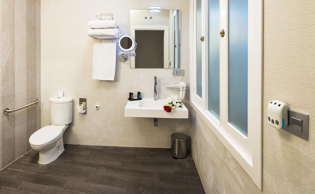 Betis 7 Luxury Boutique Apartments Севілья Екстер'єр фото