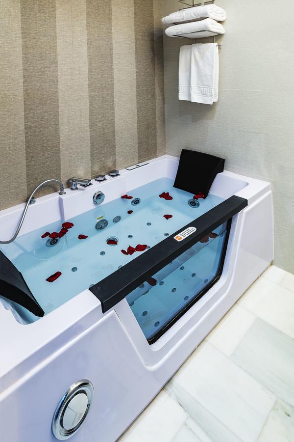 Betis 7 Luxury Boutique Apartments Севілья Екстер'єр фото