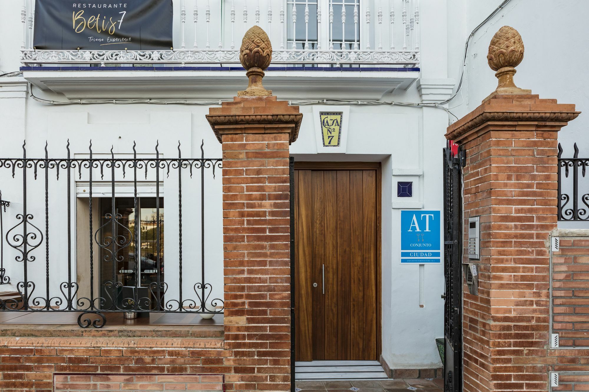 Betis 7 Luxury Boutique Apartments Севілья Екстер'єр фото